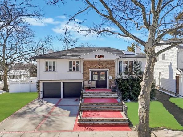 2 Valley Greens Drive, Valley Stream NY 11581