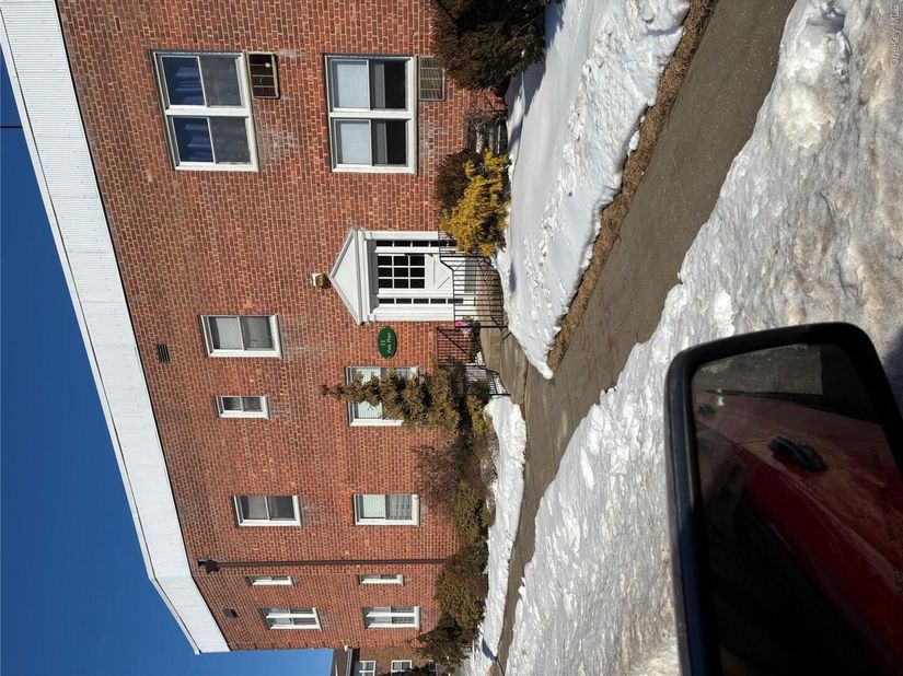 11 park place 1F, Rockville Centre NY 11570