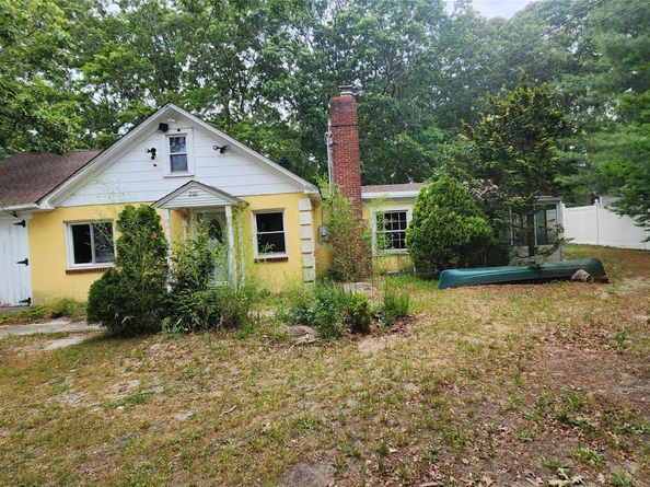 200 Oak Avenue, Flanders NY 11901