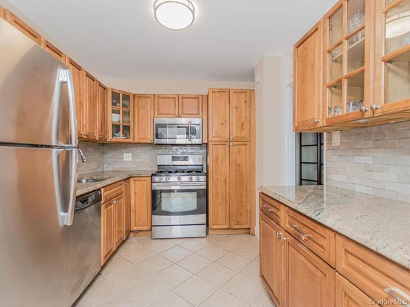 3935 Blackstone Avenue 8A, Bronx NY 10471