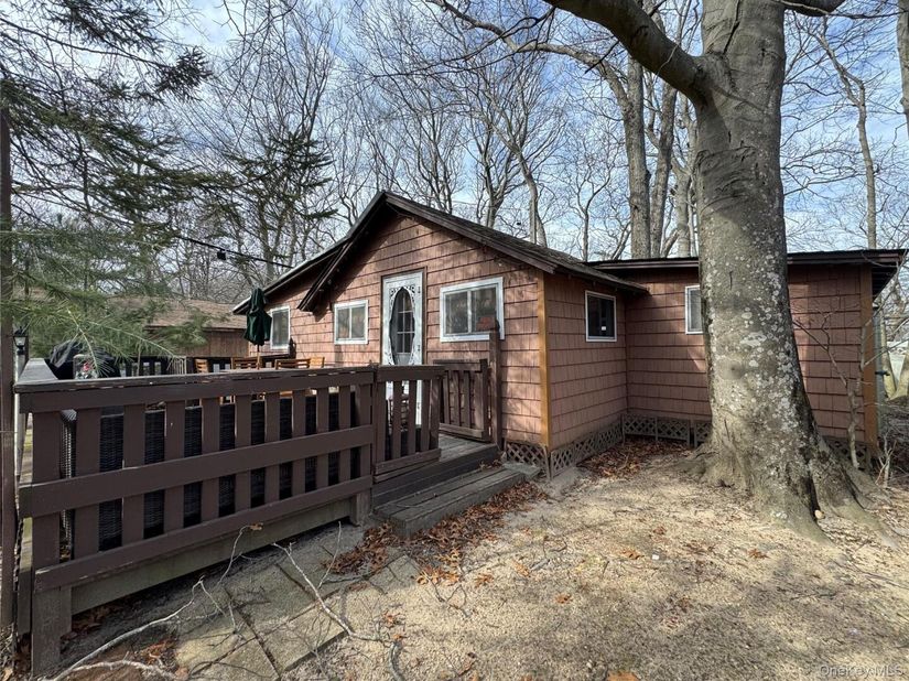 28 Anchor Path, Baiting Hollow NY 11933