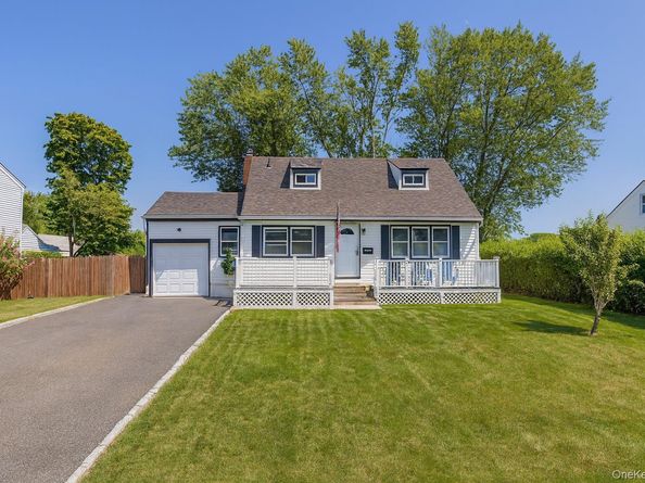 10 Hickory Street, Central Islip NY 11722