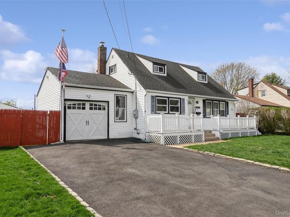 10 Hickory Street, Central Islip NY 11722
