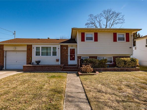 389 Beebe Court, North Babylon NY 11703