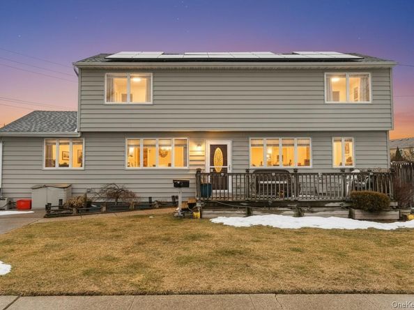 2 Parente Lane N, Island Park NY 11558