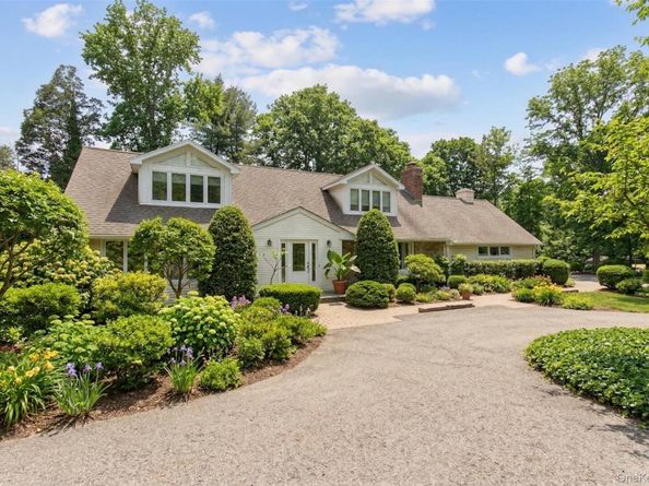 1 The Brae, Woodbury NY 11797