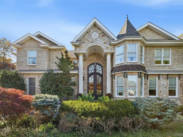 5 Schoolhouse Court, Oyster Bay NY 11771