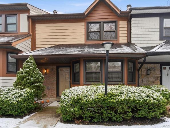 10 Hampton Way, Woodbury NY 11797