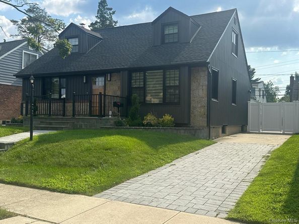 63 Pembrook Drive, Mineola NY 11501