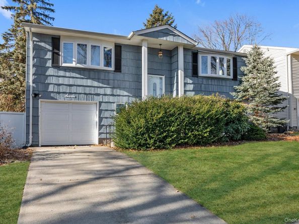 7 Vilno Court, Huntington Station NY 11746