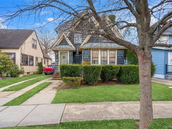 114 Buckingham Place, Lynbrook NY 11563