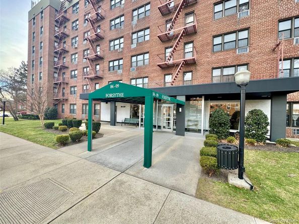 84-09 155th Avenue 3H, Howard Beach NY 11414
