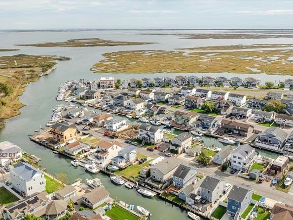 3695 S Somerset Drive, Seaford NY 11783