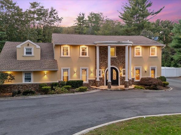 626 Caledonia Road, Dix Hills NY 11746