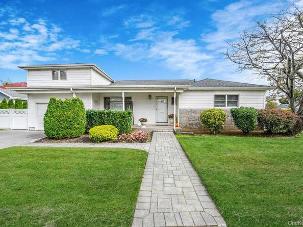 138 Claudy Lane, New Hyde Park NY 11040