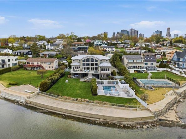 135 Kensington Oval, New Rochelle NY 10805