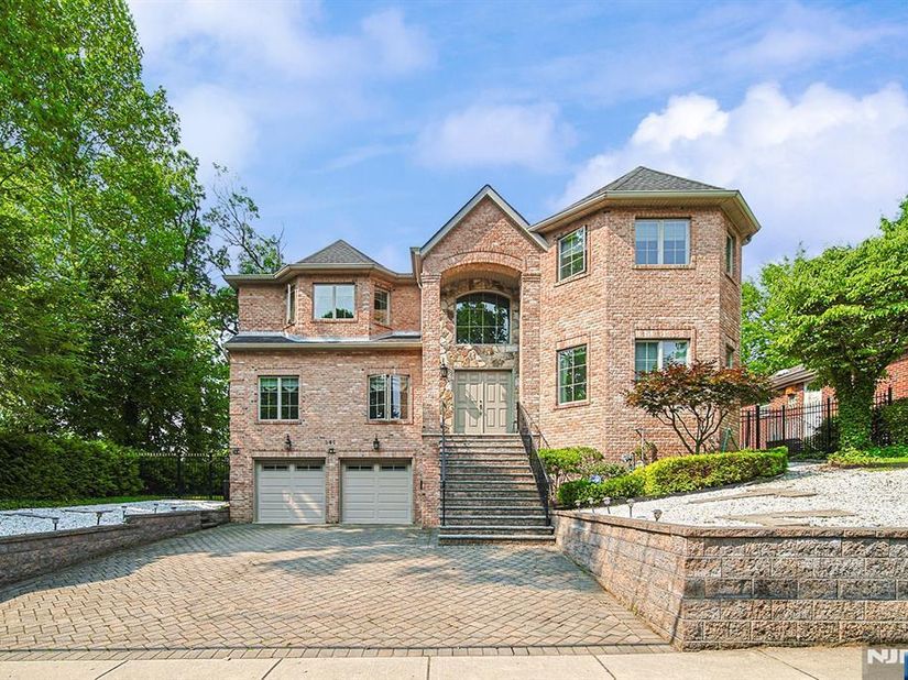 290 McCloud Drive, Fort Lee NJ 07024