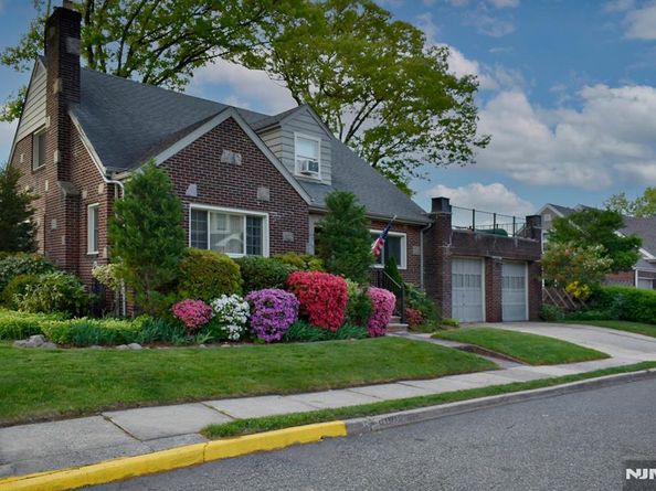 585 Monroe Place, Ridgefield NJ 07657