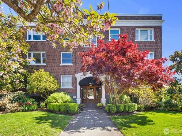 1902 Bigelow Avenue N 304, Seattle WA 98109