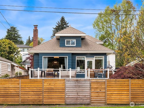 6411 WOODLAND Place N, Seattle WA 98103