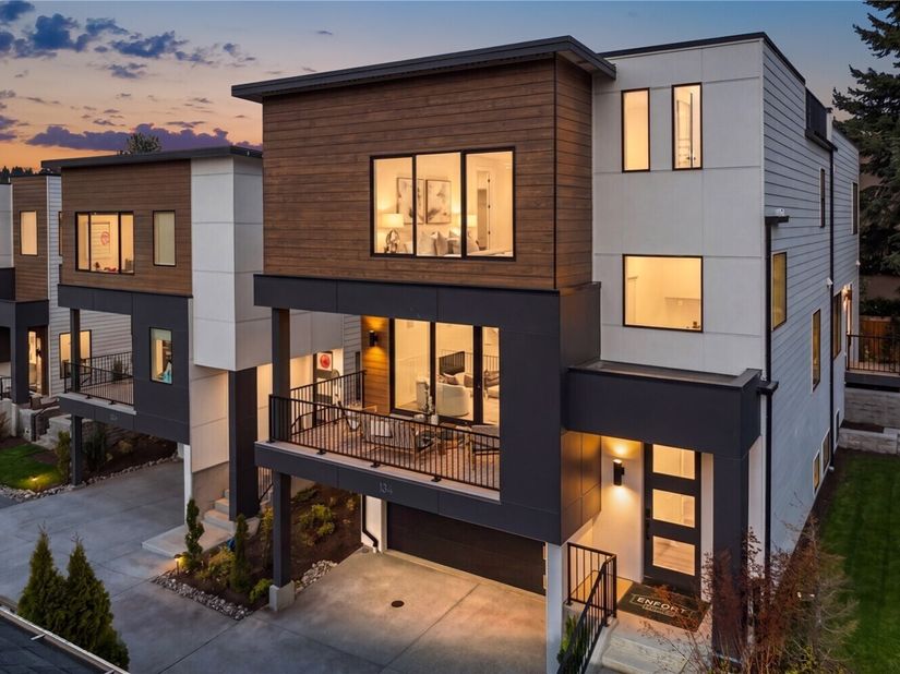 134 8th Court, Kirkland WA 98033