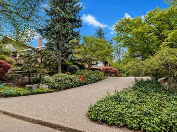 2419 Federal Avenue E