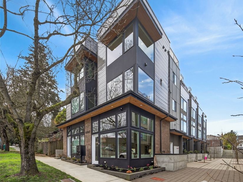 6543 35th Avenue SW B, Seattle WA 98126