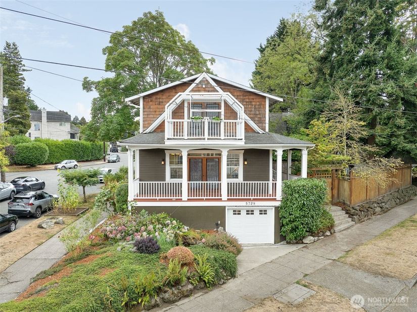 5728 Woodlawn Avenue N, Seattle WA 98103