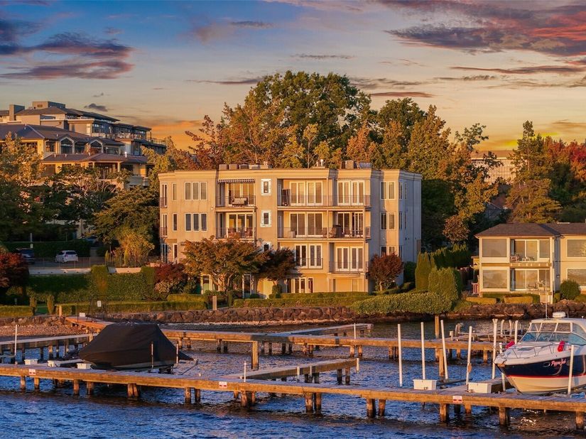 111 Lake Avenue W 202, Kirkland WA 98033