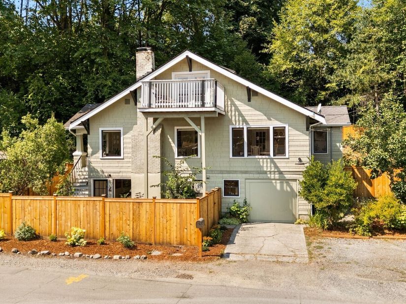 10015 68th Avenue S, Seattle WA 98178