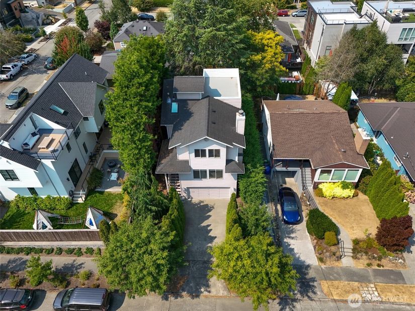 4407 30th Avenue W, Seattle WA 98199