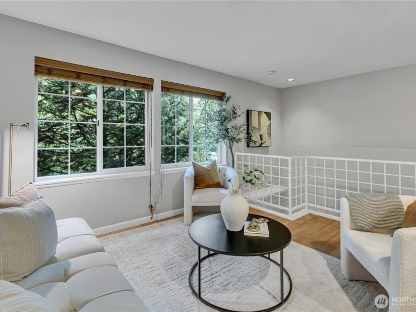 952 N 35th Street 102, Seattle WA 98103