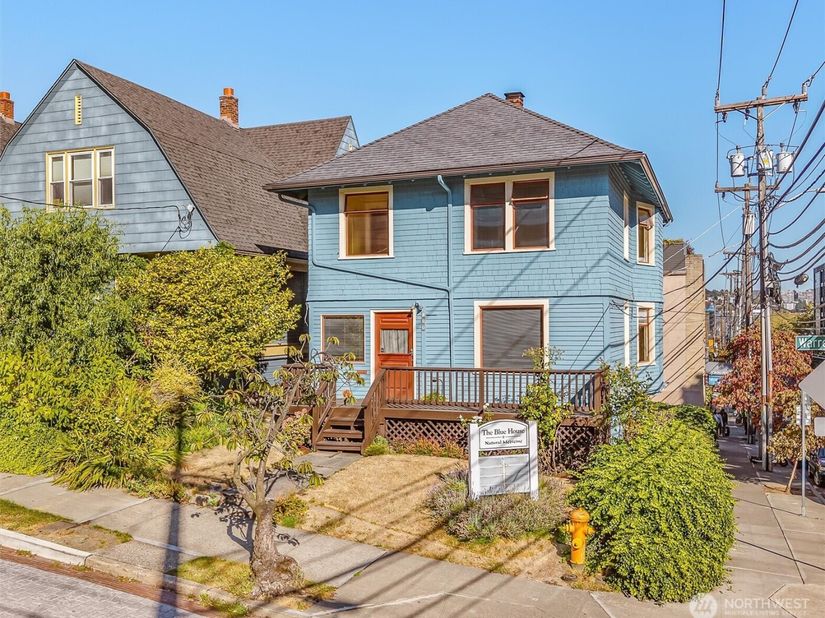 700 Warren Avenue N, Seattle WA 98109