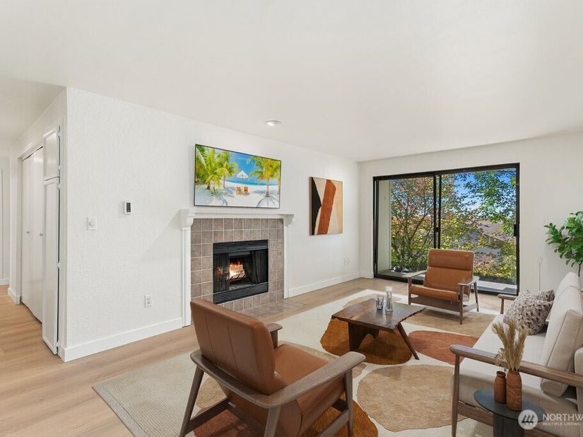 13235 12th Avenue SW 112, Burien WA 98146