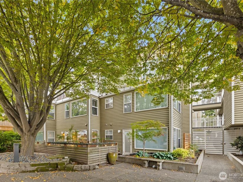 3420 Burke Avenue N A103, Seattle WA 98103