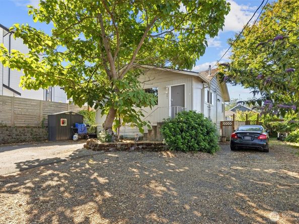 201 N 101st Street, Seattle WA 98133