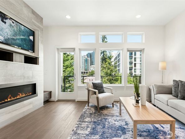 10762 SE 1st Drive 22, Bellevue WA 98004