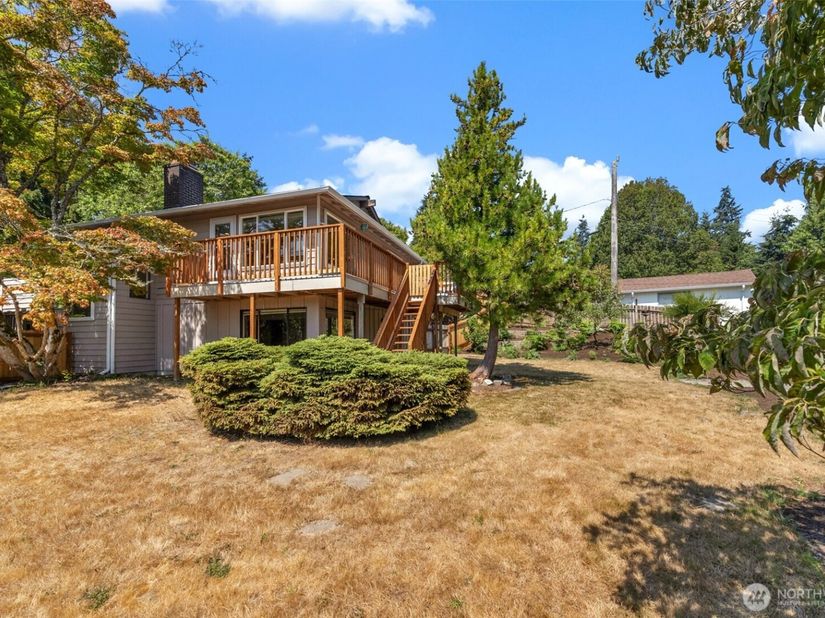 19524 53rd Avenue NE, Lake Forest Park WA 98155