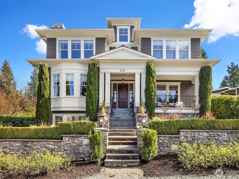 2212 77th Avenue SE, Mercer Island WA 98040