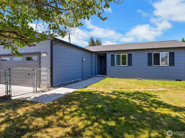 128 Glacier Avenue S, Pacific WA 98047