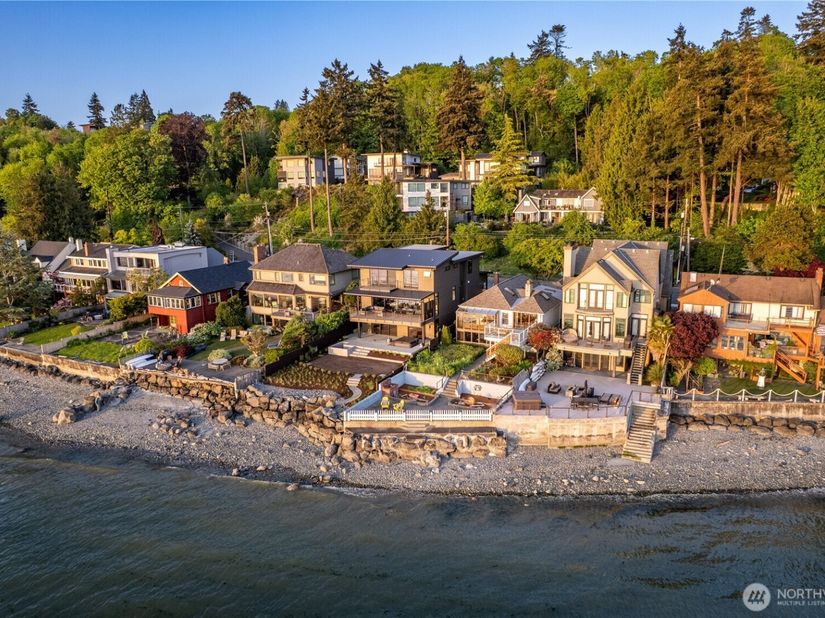 5637 Beach Drive SW, Seattle WA 98136