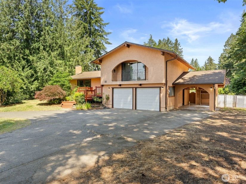 3560 NE Arrowhead Drive, Bremerton WA 98311