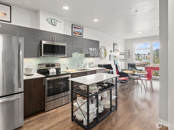 1085 103rd Avenue NE 311, Bellevue WA 98004