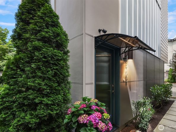 8765 15th Avenue NW, Seattle WA 98117
