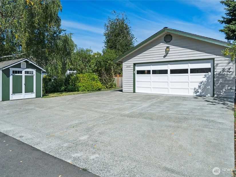 2045 173rd Avenue NE, Redmond WA 98052