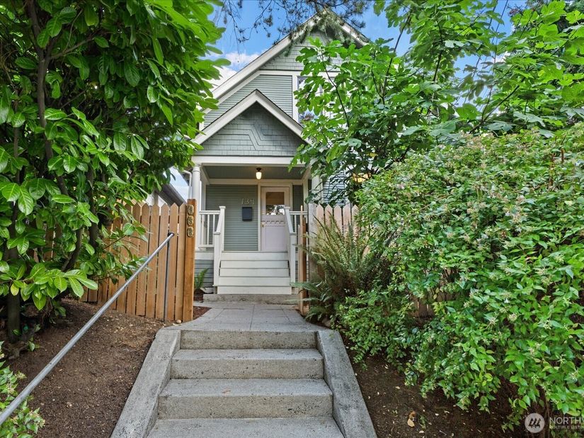 734 N 75th Street, Seattle WA 98103