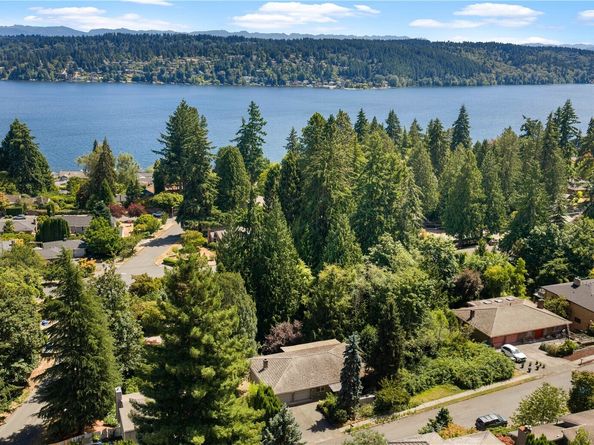 16058 36th Avenue NE, Lake Forest Park WA 98155