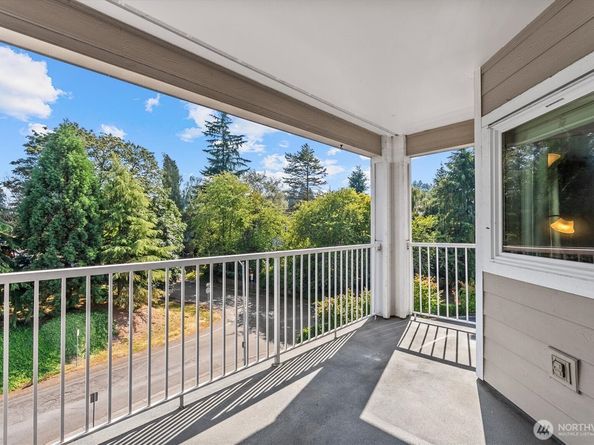 1318 37th Street 1408, Everett WA 98201