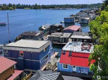 3110 Portage Bay Place E