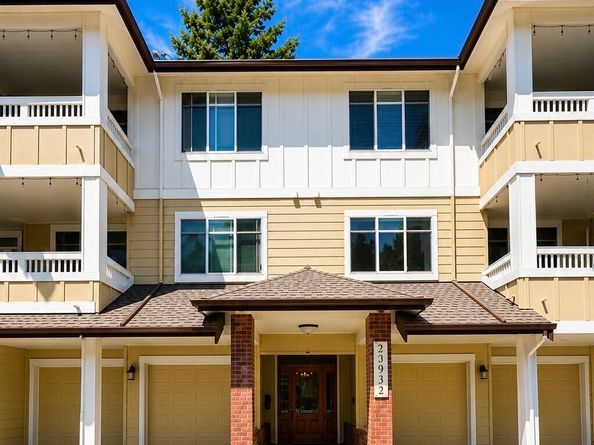 23932 NE 115th Lane 301, Redmond WA 98053